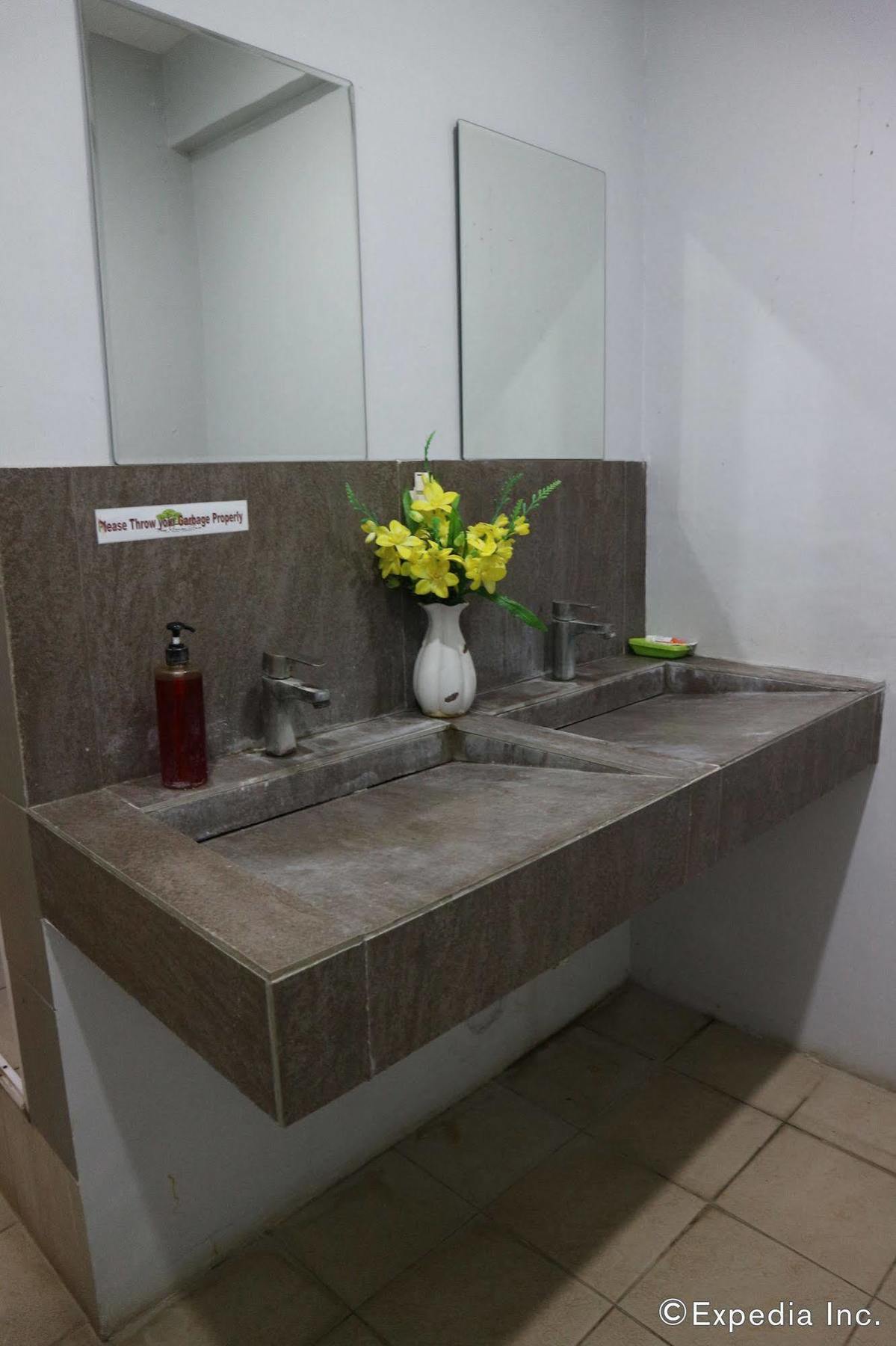 Tree House Inn Puerto Princesa Екстериор снимка